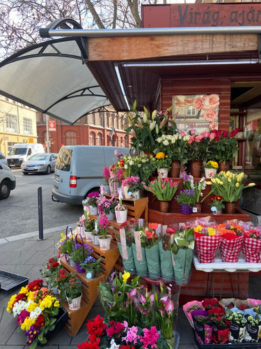 Flower stall roses bouquet.jpg
