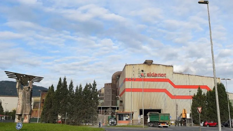 مثل ثلاثة من كبار مسؤولي شركة سيدينور الإسبانية في الباسك، المتخصصة في الصناعات المعدنية، أمام محكمة في مدريد على خلفية اتهامات بتزويد شركات الصناعات ...