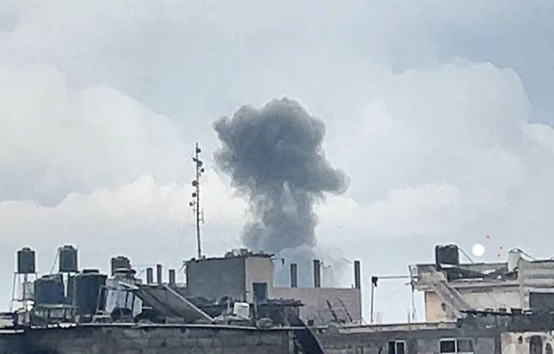 طيران الاحتلال يشن غارة على شرق حي الزيتون، جنوب شرق مدينة غزة...
