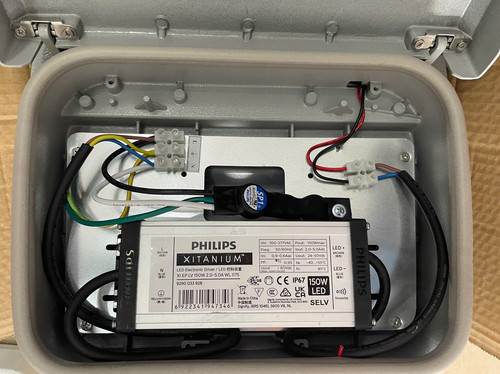 den duong led streetlight philips inside bri372 150w cw ip66 6500k (5).jpg