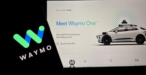 עושה ריקול תוכנה יזום. Waymo.jpg