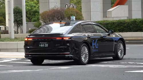 G7a2o28WgAAV1J9.jpg