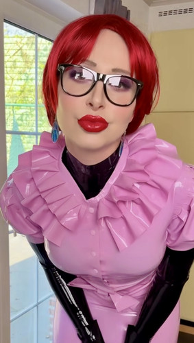 Rosa latexqueen Anna Jennifer Rosenmüller.jpg