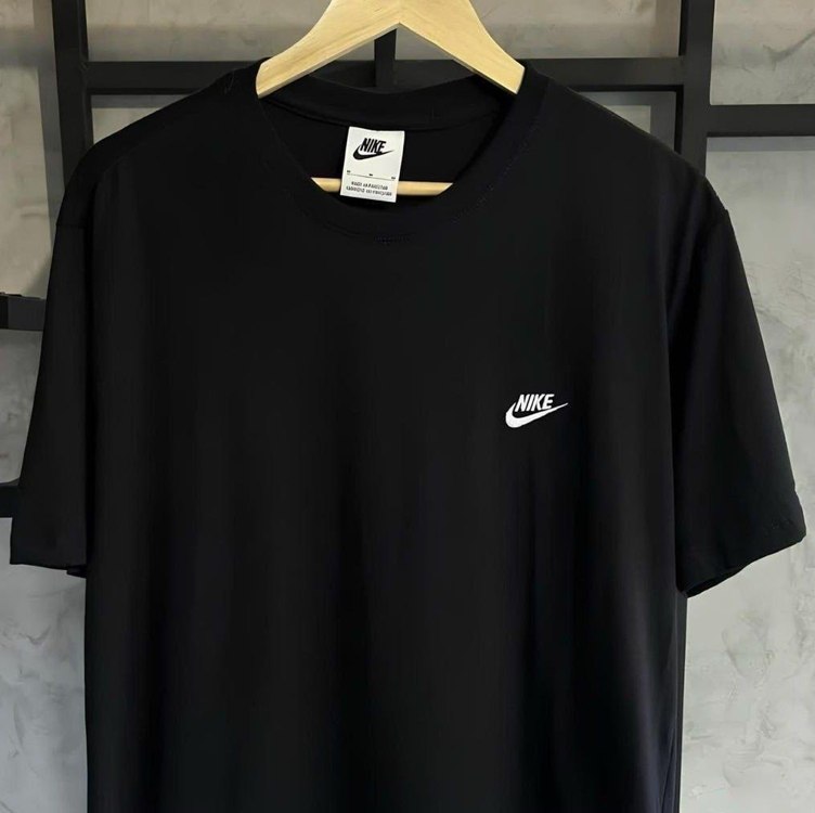 Camiseta Nike Sportswear Club Masculina – Preto