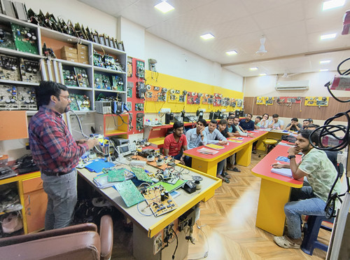 Multitech Institute | AC PCB Repairing Course in Delhi | 8800485390.jpg