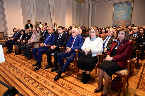G7ZoYv1WIAAAmJ4.jpg