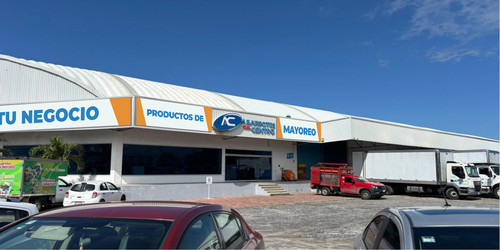 fachada tres letreros bis.jpg
