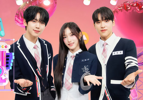 Moon Seong-hyun, Lee Hyunseo and Han Yujin.jpg