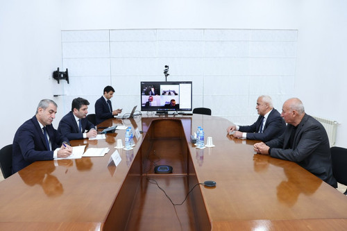 G7q29wvWQAEGqa4.jpg
