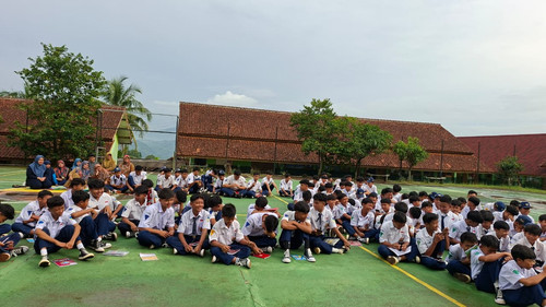 lapang smpn 2 ganeas.jpg