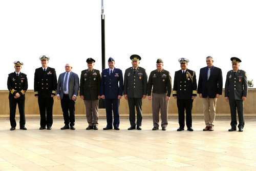 G7ocGxHXMAAKdx5.jpg