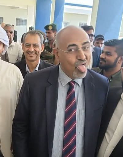 G7lQ1trX0AAlplW.jpg