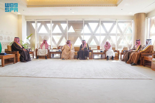 G7q LA9WQAAgE60.jpg