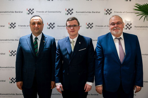 G7PIMNWbYAArP7t.jpg