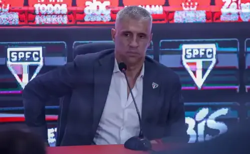 Após derrota para o Vitória, Crespo admite insatisfação e cobra melhorias no São Paulo