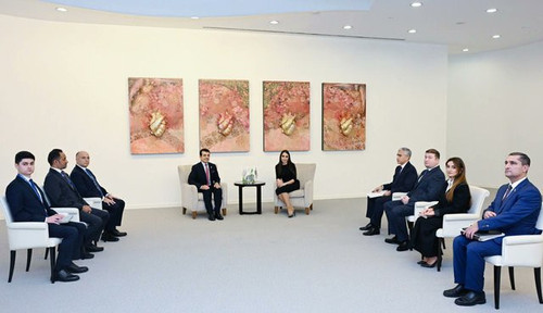 G7qcWFmXIAAD4A6.jpg