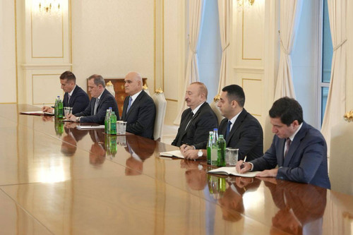 G7n M8JbEAAnCyu.jpg