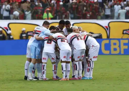 São Paulo decepciona diante do Vitória; jogadores reagem e pressionam por melhorias urgentes