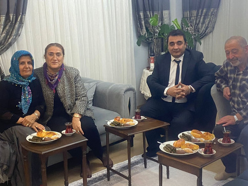 G7qlEPFXQAAZS0a.jpg