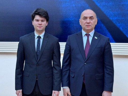 G7n3yHfXsAANI00.jpg