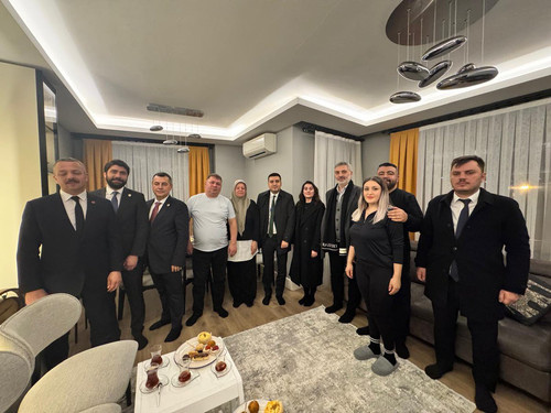 G7qnnoiWwAEDsfn.jpg
