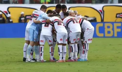 São Paulo encerra temporada com apenas uma meta atingida, e provocação na torcida aumenta