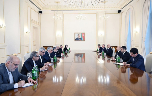 G7oWtbPaQAEbtPf.jpg
