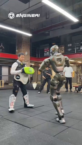 kOB VBTriYkVAxSG.jpg