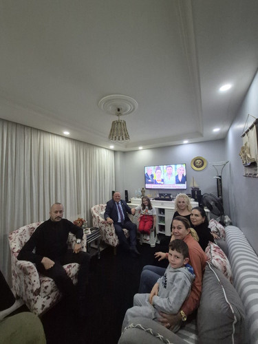 G7qwQeuWsAAud8m.jpg