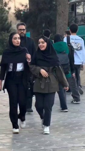 UkMURQT3yoN1FbYv.jpg