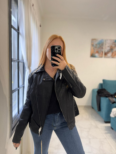 campera cuero tachas.jpg