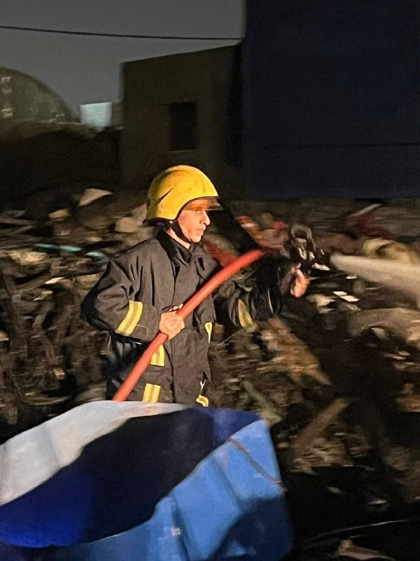 تسيطر فرق الدفاع المدني في محافظة طولكرم على حريق نشب في مواد بلاستيكية بقرية نزلة عيسى شمال طولكرم، حيث ساهم مركز عتيل ومركز دير الغصون في إخماد الني...