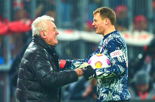 Sepp Maier bersama Manuel Neuer feverpitch.de .jpg
