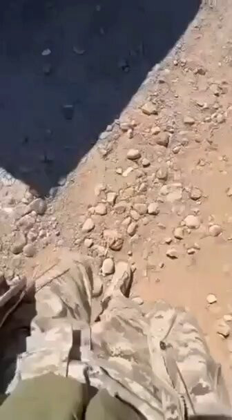 Boujh EBn3Hphj7E.jpg