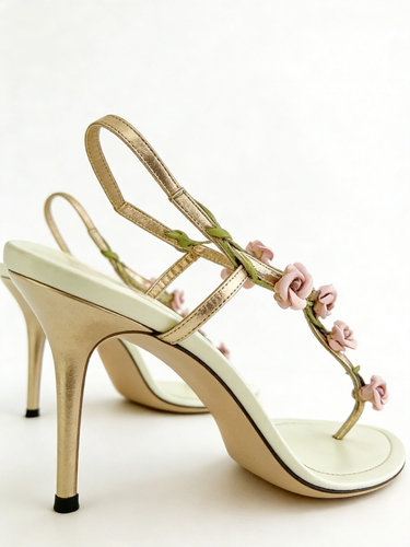 根据鞋子生成产品图 (1).png