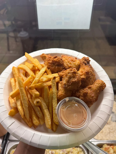 Alitas Con Papas.jpg