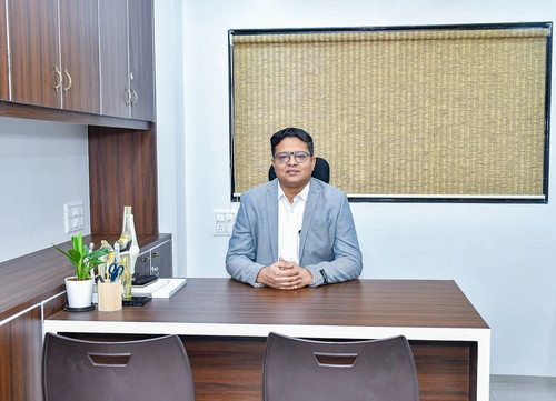 DR. AMIT LATURKAR.jpg