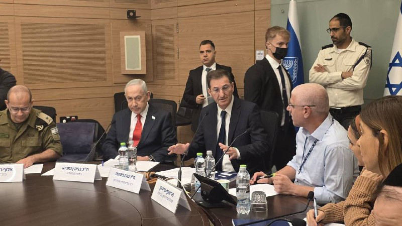 مصادر عبرية: رئيس وزراء الاحتلال يشارك في جلسة سرية للجنة الأمن والخارجية في الكنيست....