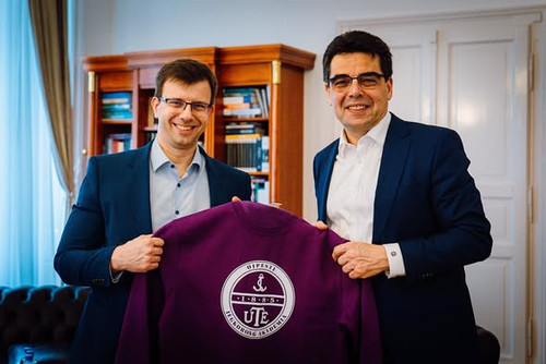 626957671 1462058492030954 7853781736537630565 n.jpg?stp=dst jpg s590x590 tt6& nc cat=102&ccb=1 7& n.jpg