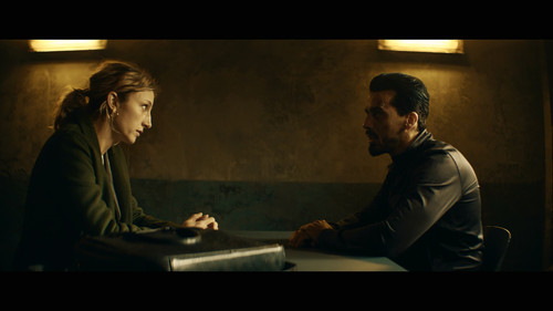 Blood.Coast.S02E01.Behind.Bars.2160p.NF.WEB DL.CZ FR.DD+5.1.Atmos.DoV.HDR.H.265 CHDWEB.mkv 20260204 .jpg