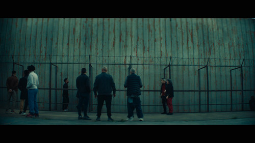 Blood.Coast.S02E01.Behind.Bars.2160p.NF.WEB DL.CZ FR.DD+5.1.Atmos.DoV.HDR.H.265 CHDWEB.mkv 20260204 .jpg