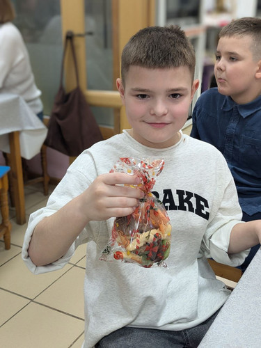 photo 5352785516325179592 y.jpg