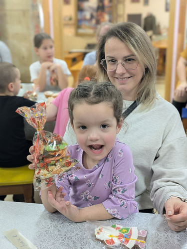 photo 5352785516325179593 y.jpg