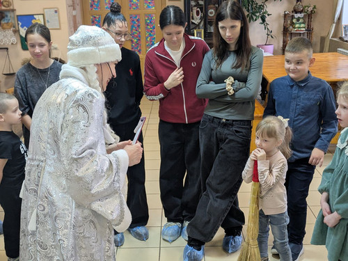 photo 5352785516325179666 y.jpg