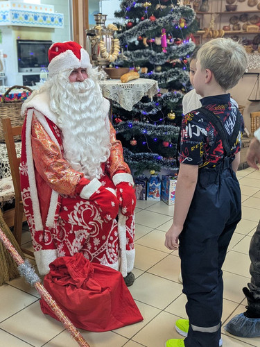 photo 5352785516325179616 y.jpg