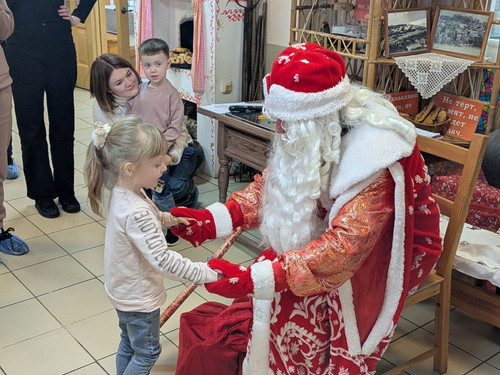 photo 5352785516325179640 y.jpg