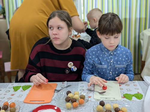 photo 5352785516325179701 y.jpg