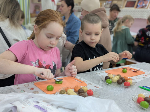 photo 5352785516325179708 y.jpg