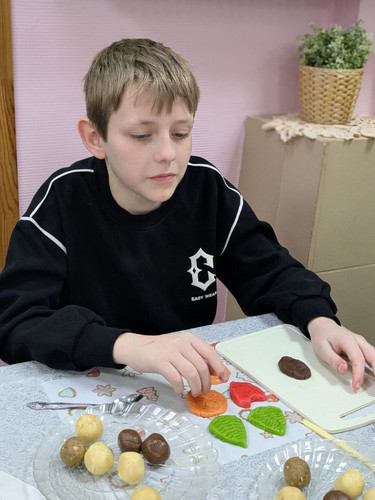 photo 5352785516325179693 y.jpg