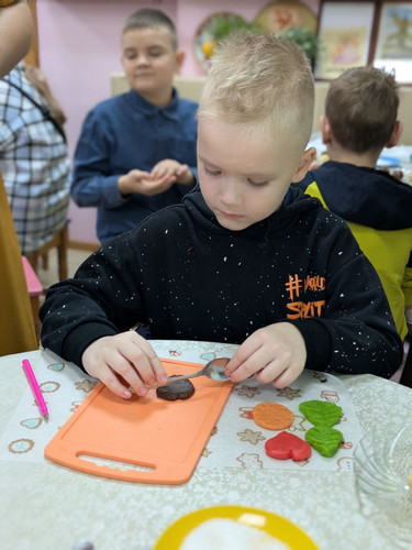 photo 5352785516325179690 y.jpg